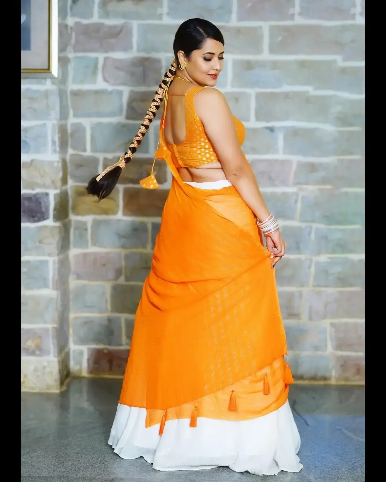 INDIAN ACTRESS ANASUYA BHARADWAJ IMAGES IN YELLOW LEHENGA CHOLI 7